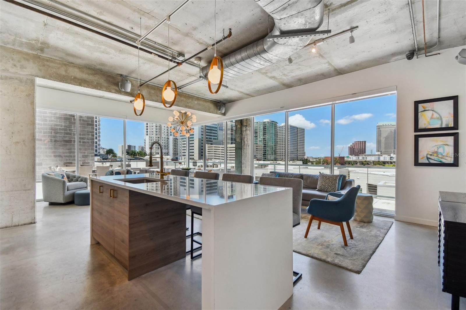 Listing photo id 83 for 101 12th Street 612