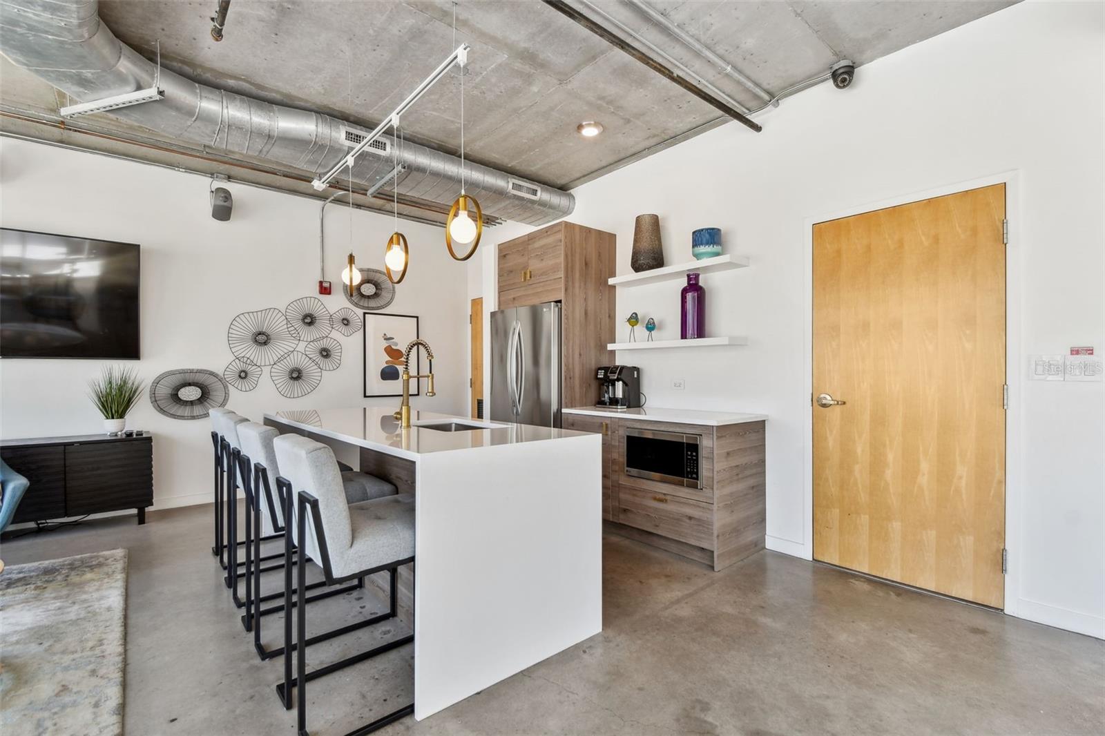 Listing photo id 84 for 101 12th Street 612