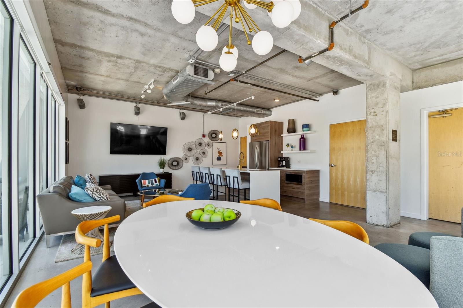 Listing photo id 85 for 101 12th Street 612