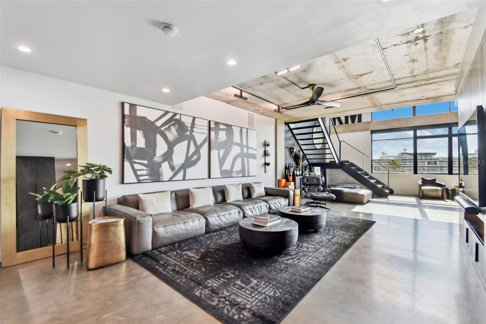 Listing photo id 7 for 101 12th Street 612