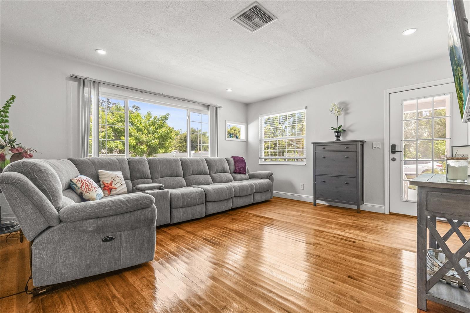 Image 10 of 51 For 5705 17th Avenue S