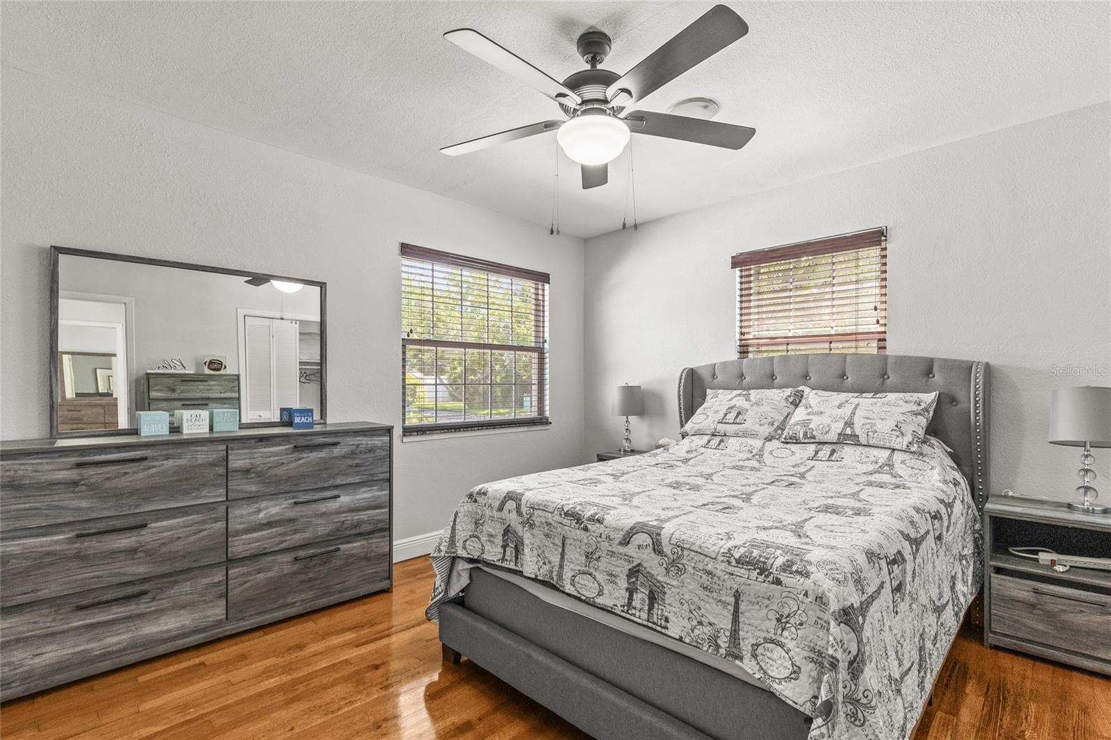 Image 23 of 51 For 5705 17th Avenue S
