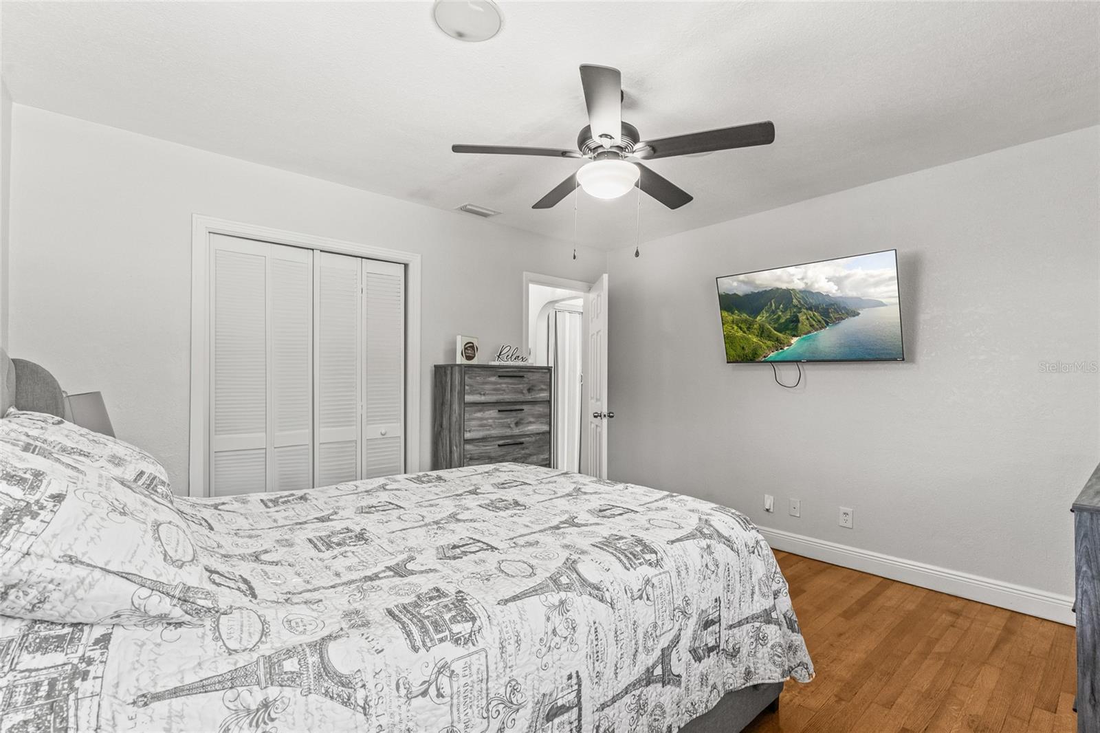 Image 24 of 51 For 5705 17th Avenue S