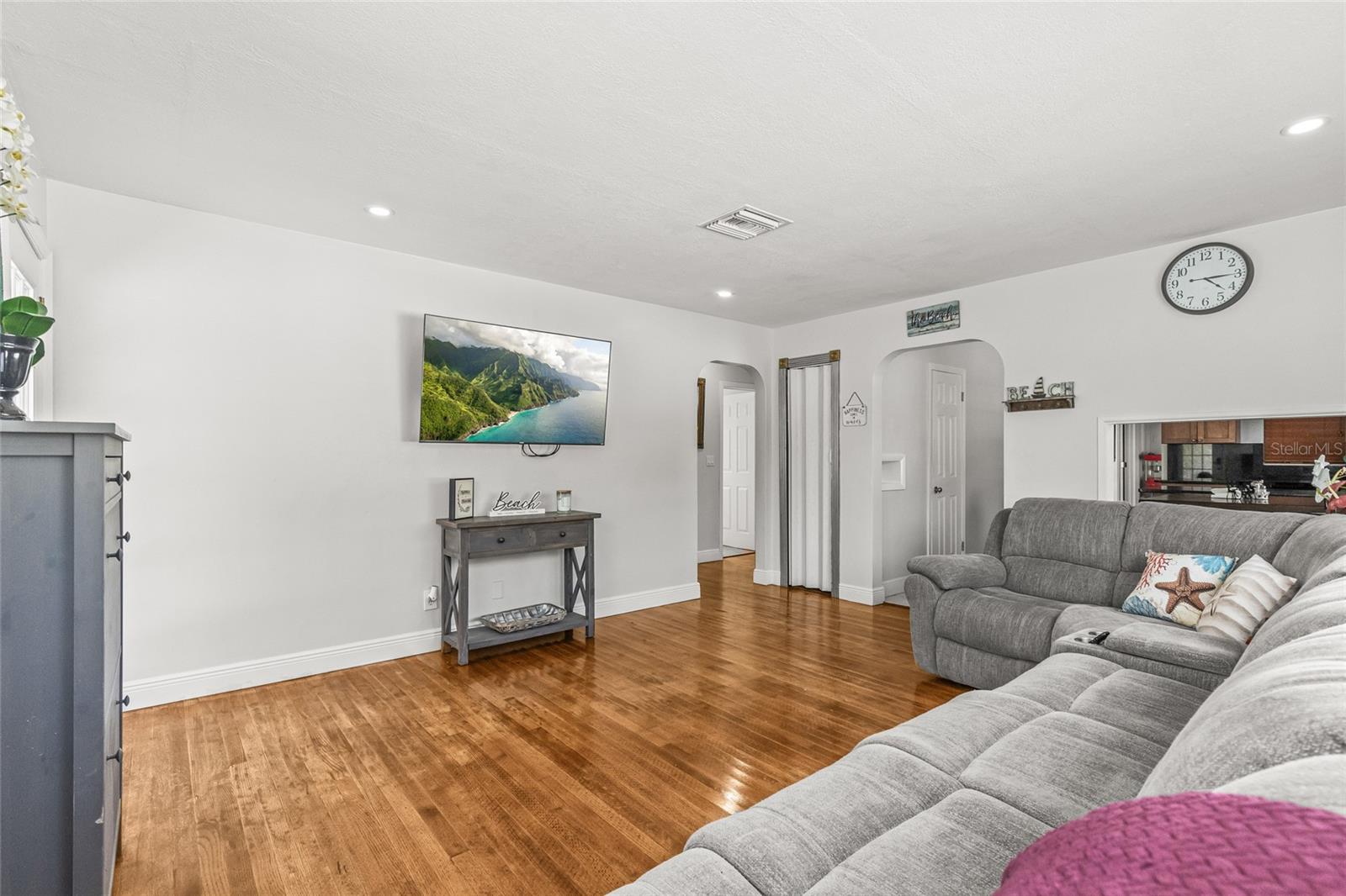 Image 9 of 51 For 5705 17th Avenue S