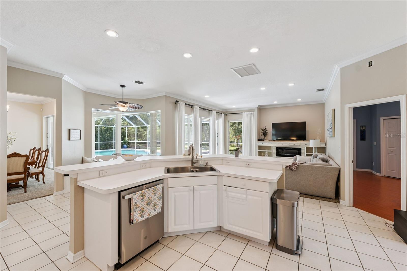 Image 22 of 87 For 27641 Lincoln Place