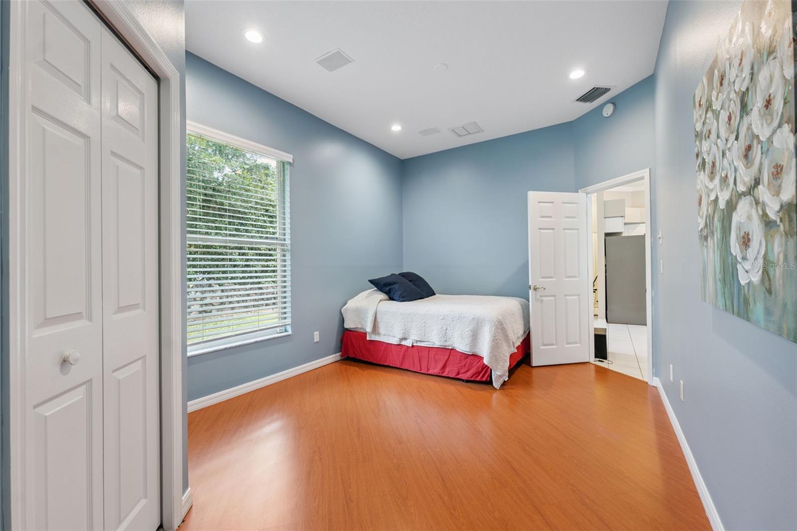 Image 44 of 87 For 27641 Lincoln Place