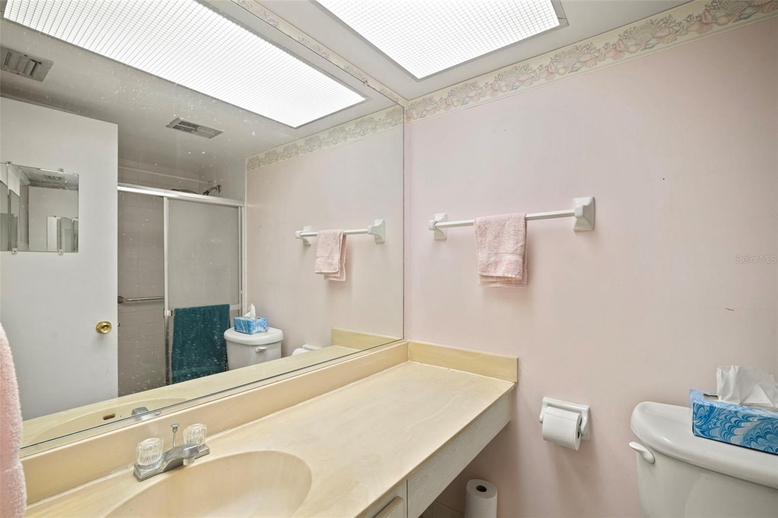Image 17 of 52 For 4890 Bay Street Ne 228