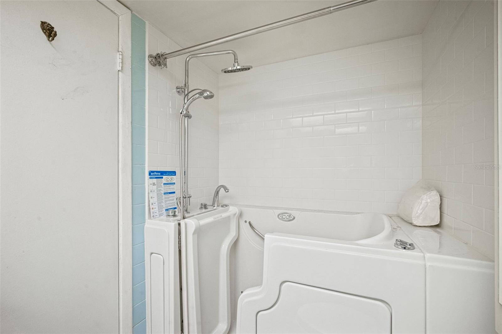 Image 20 of 52 For 4890 Bay Street Ne 228