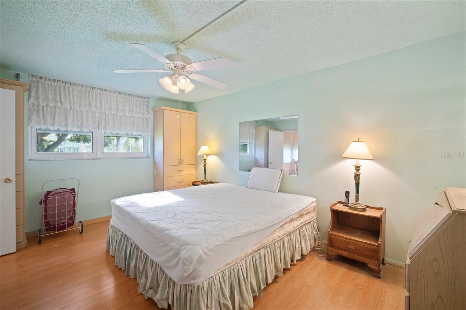 Image 21 of 52 For 4890 Bay Street Ne 228