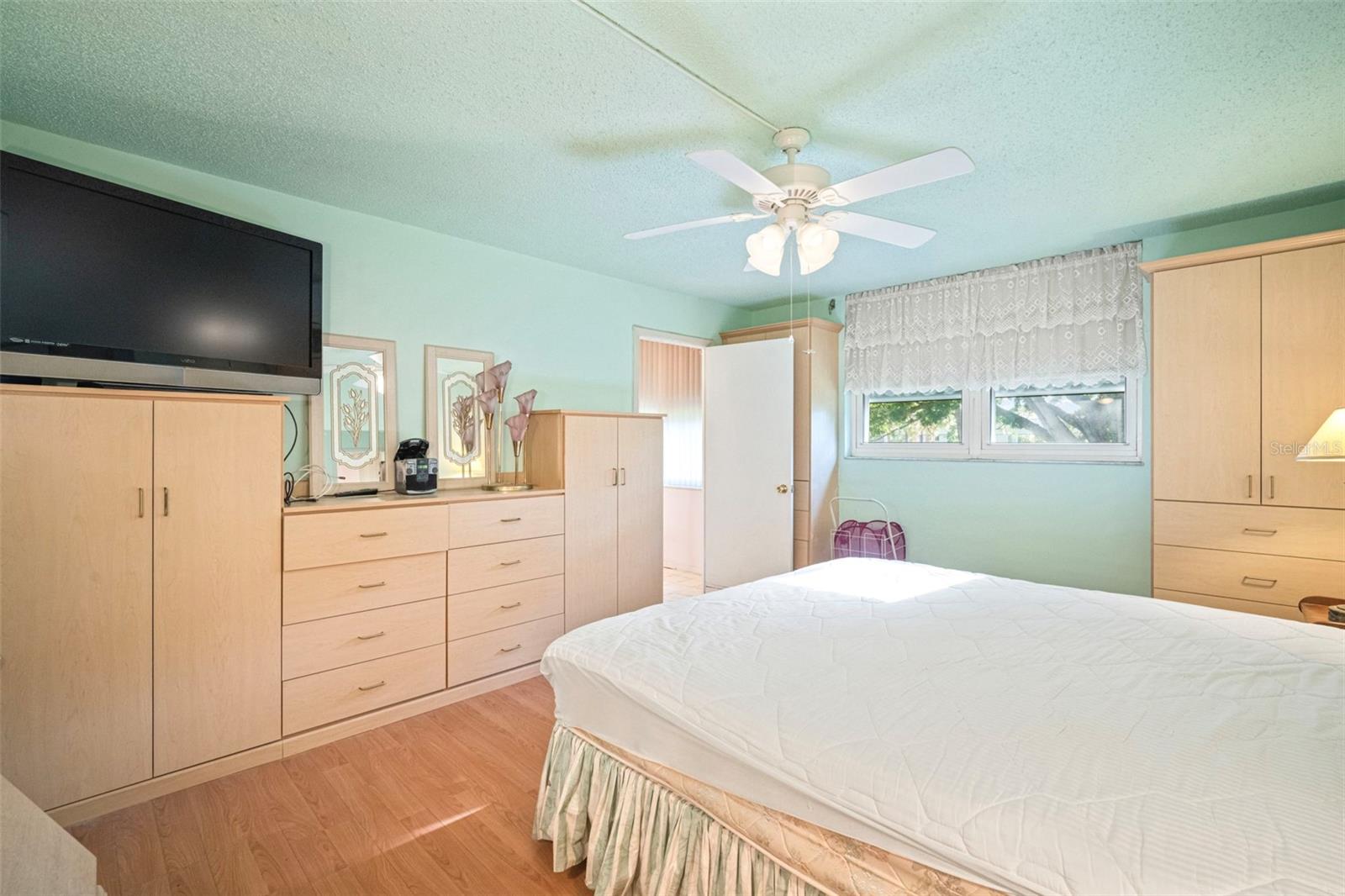 Image 22 of 52 For 4890 Bay Street Ne 228