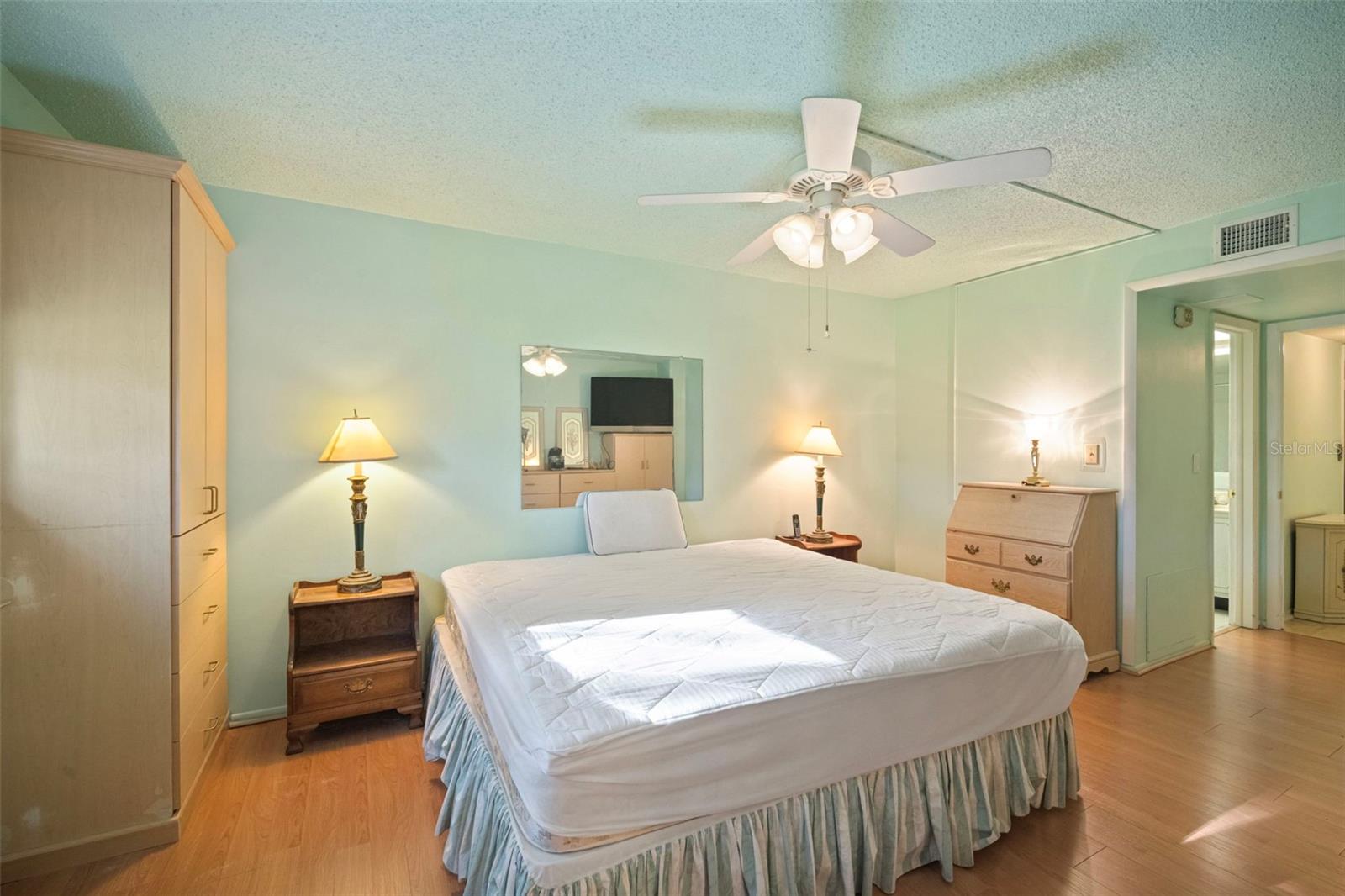 Image 23 of 52 For 4890 Bay Street Ne 228