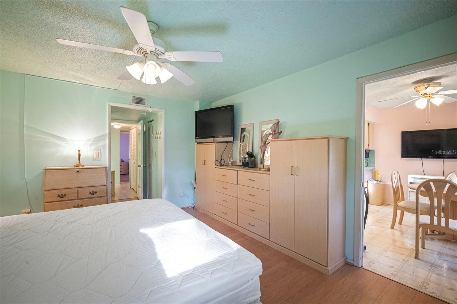 Image 24 of 52 For 4890 Bay Street Ne 228