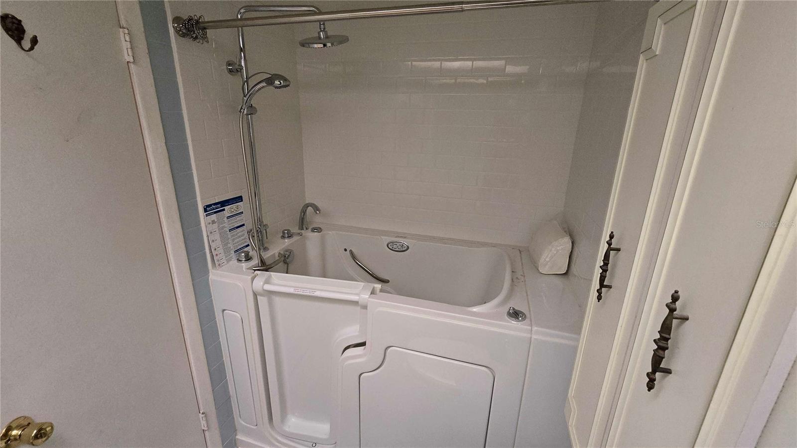 Image 4 of 52 For 4890 Bay Street Ne 228