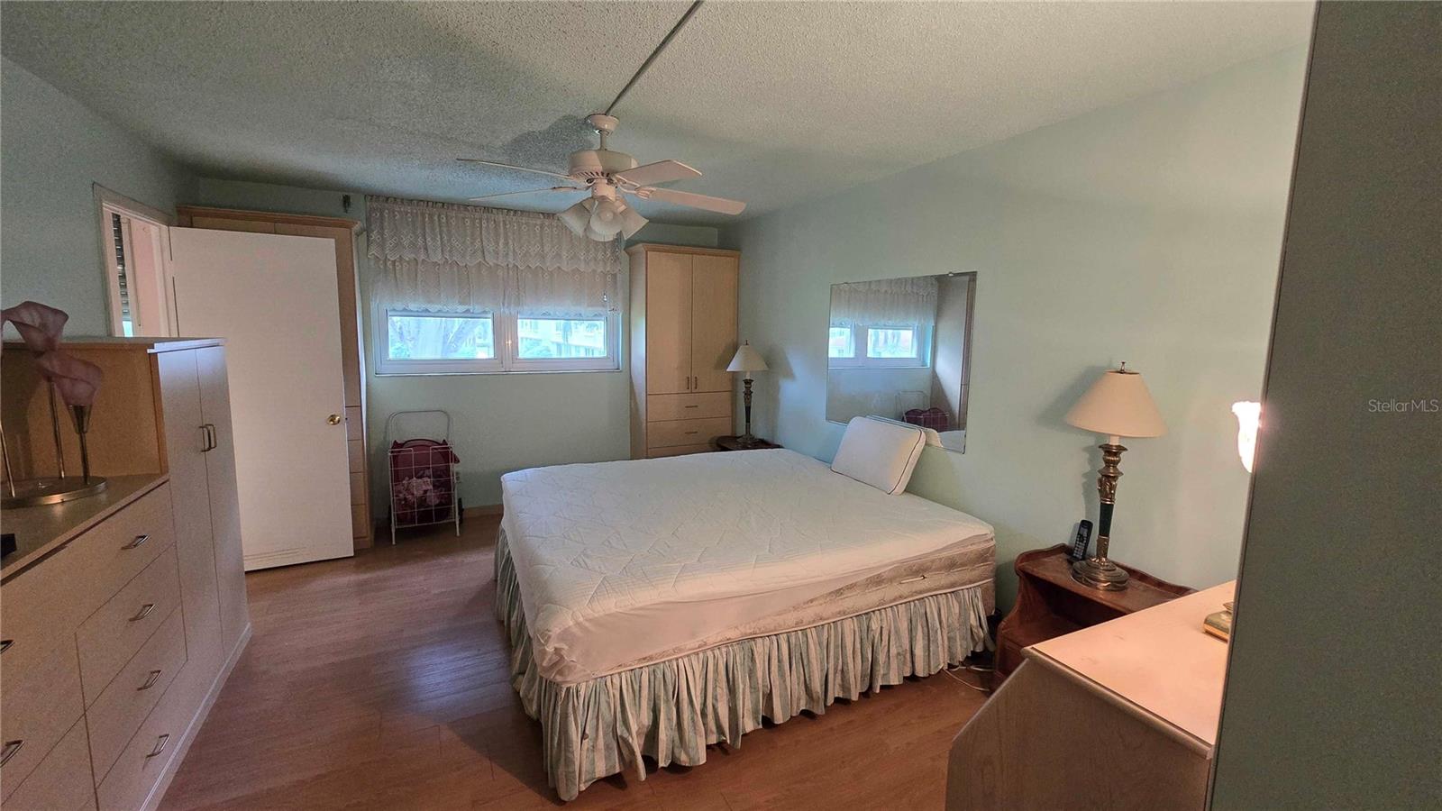 Image 6 of 52 For 4890 Bay Street Ne 228