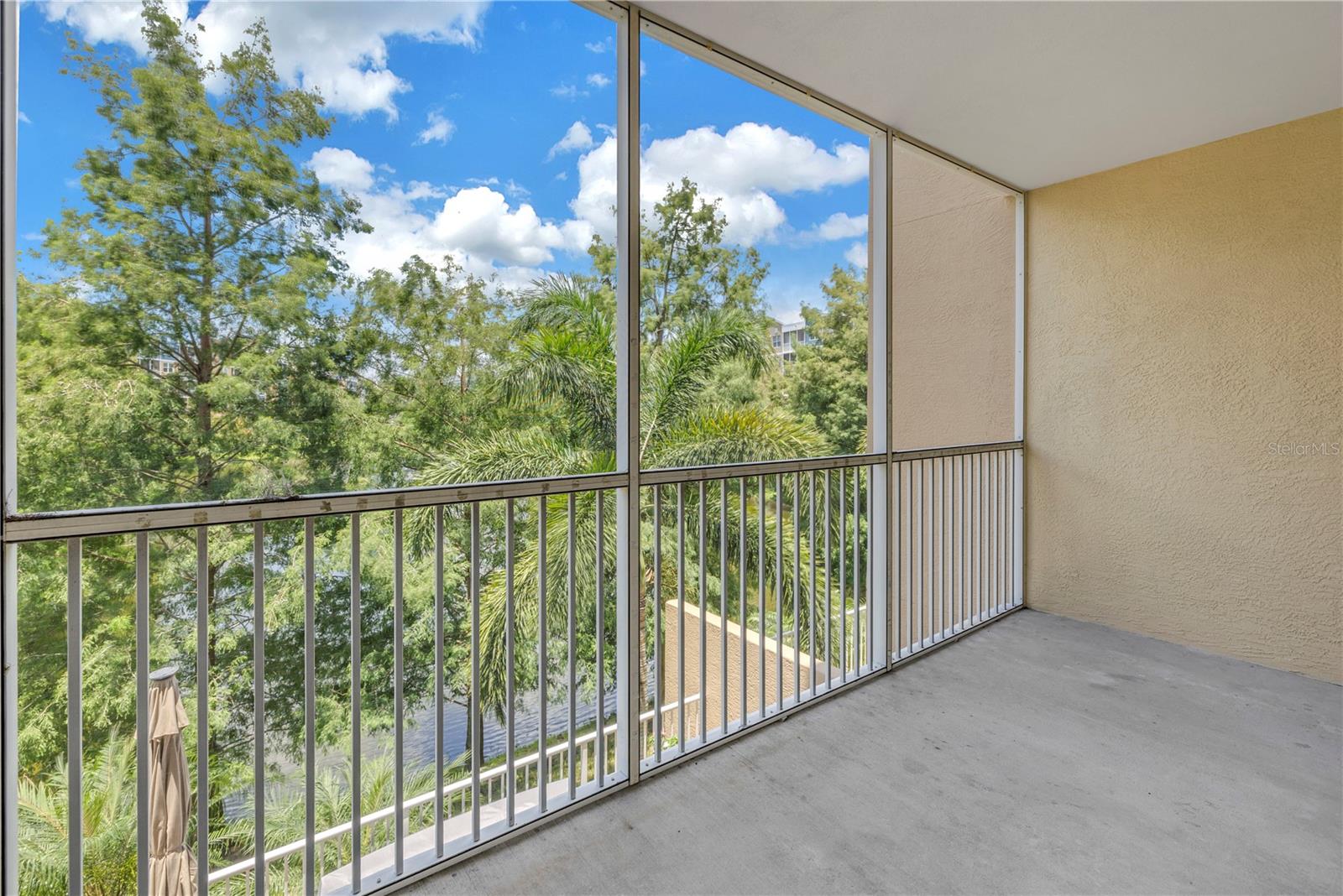 Image 21 of 65 For 960 Starkey Road 2202