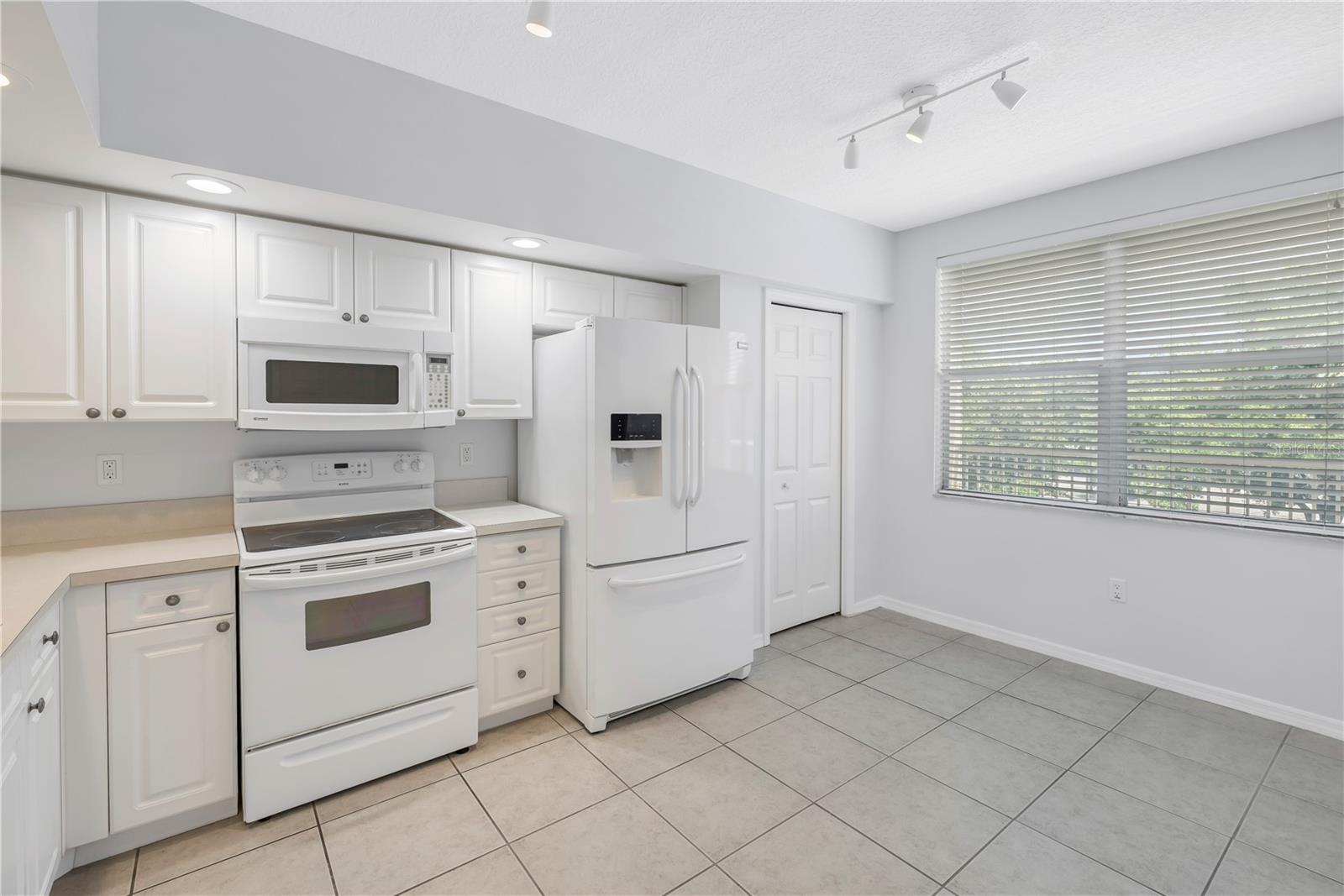 Image 30 of 65 For 960 Starkey Road 2202
