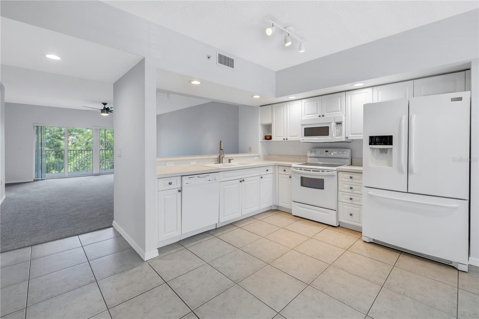 Image 37 of 65 For 960 Starkey Road 2202