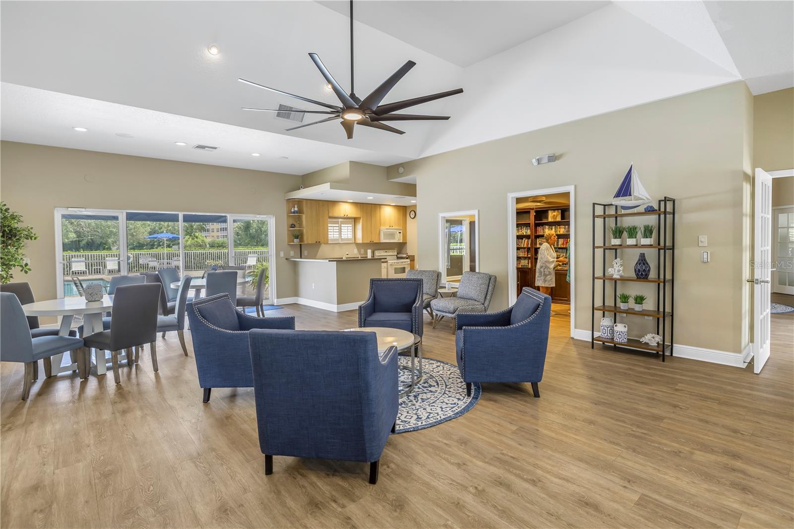 Image 39 of 65 For 960 Starkey Road 2202