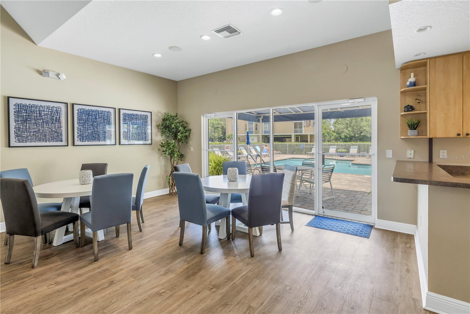Image 41 of 65 For 960 Starkey Road 2202