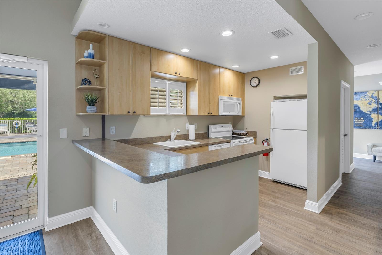 Image 42 of 65 For 960 Starkey Road 2202