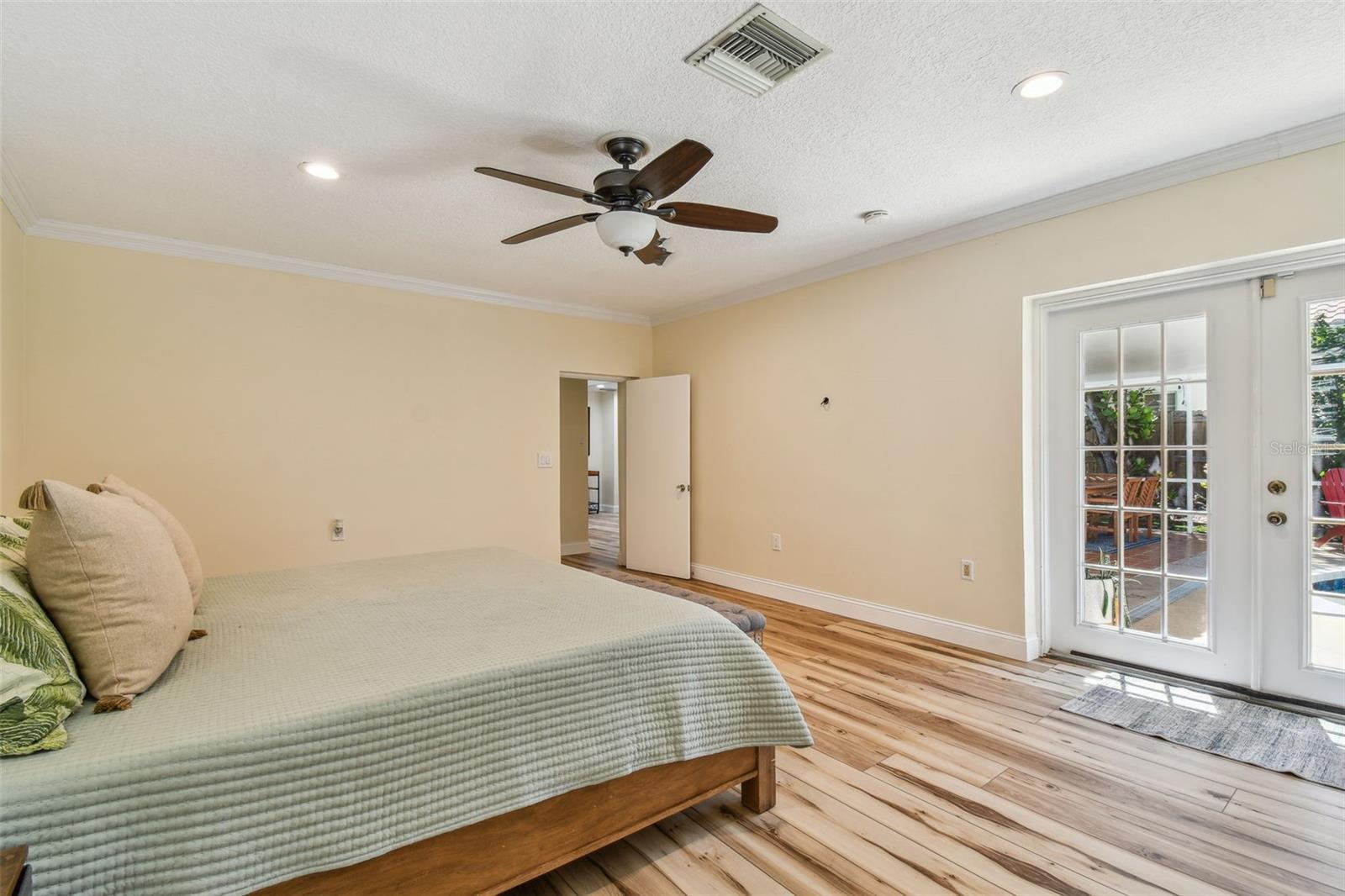 Image 21 of 45 For 3911 Swann Avenue