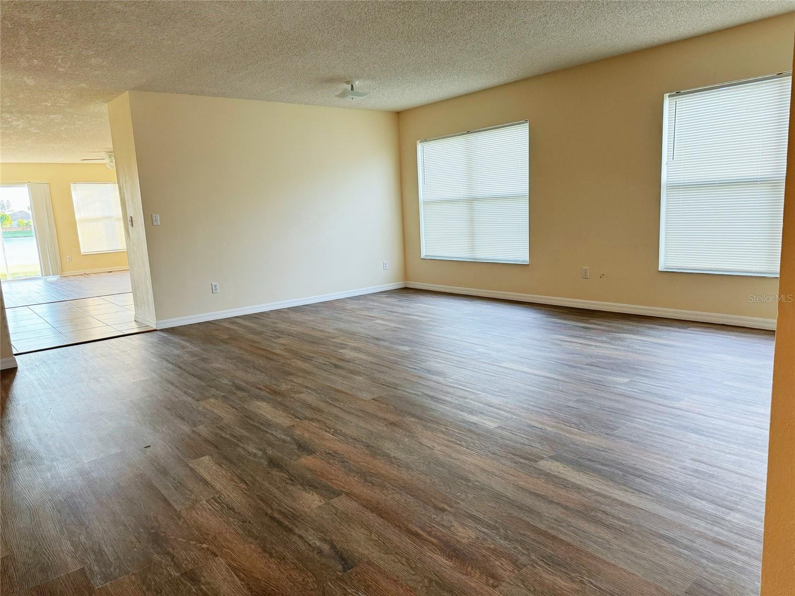 Image 3 of 24 For 15090 Waterford Chase Pkwy