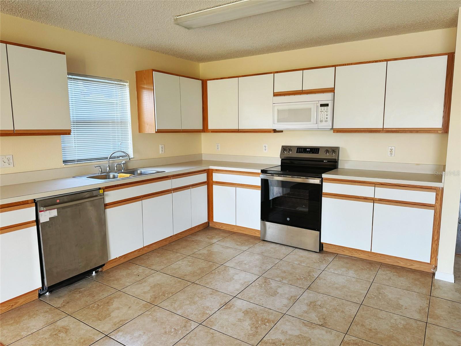 Image 6 of 24 For 15090 Waterford Chase Pkwy