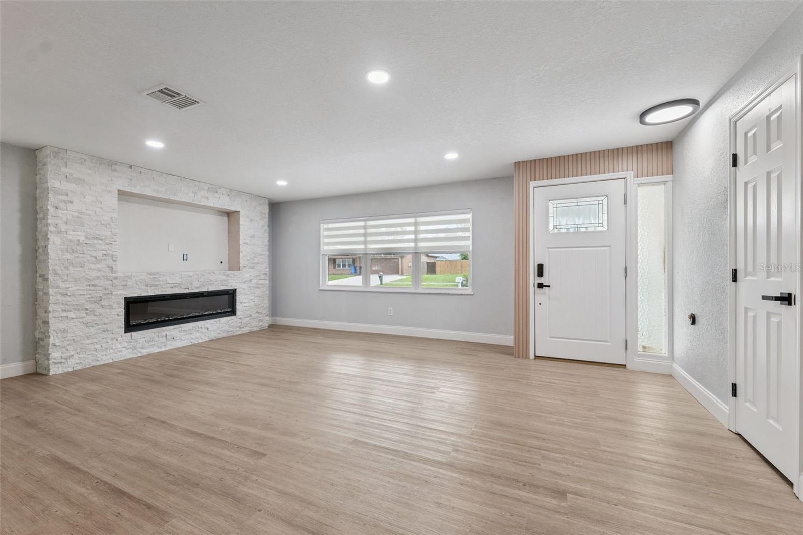 Image 11 of 50 For 410 Larrie Ellen Way