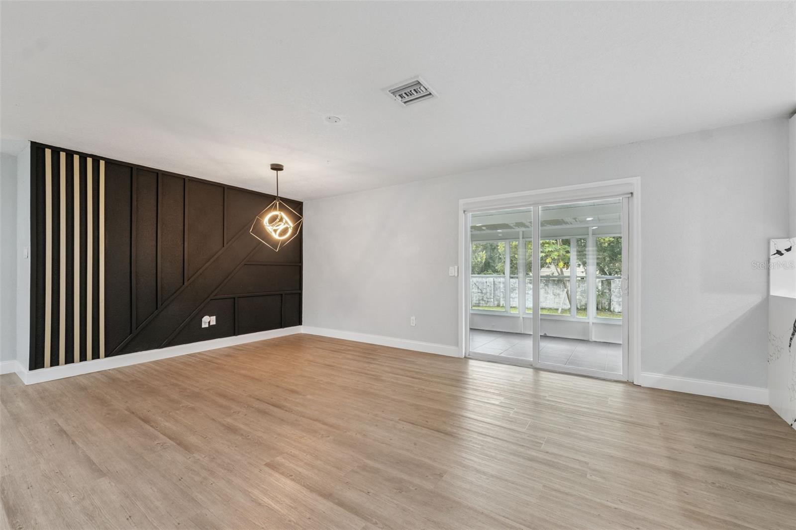 Image 19 of 50 For 410 Larrie Ellen Way
