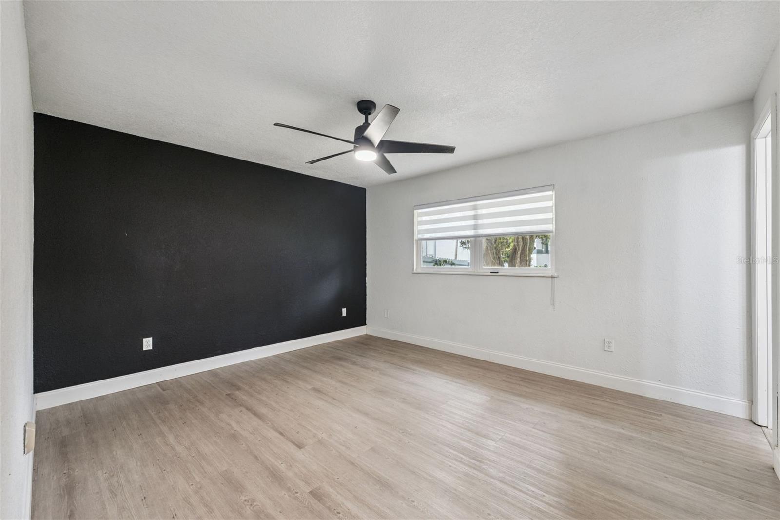 Image 21 of 50 For 410 Larrie Ellen Way