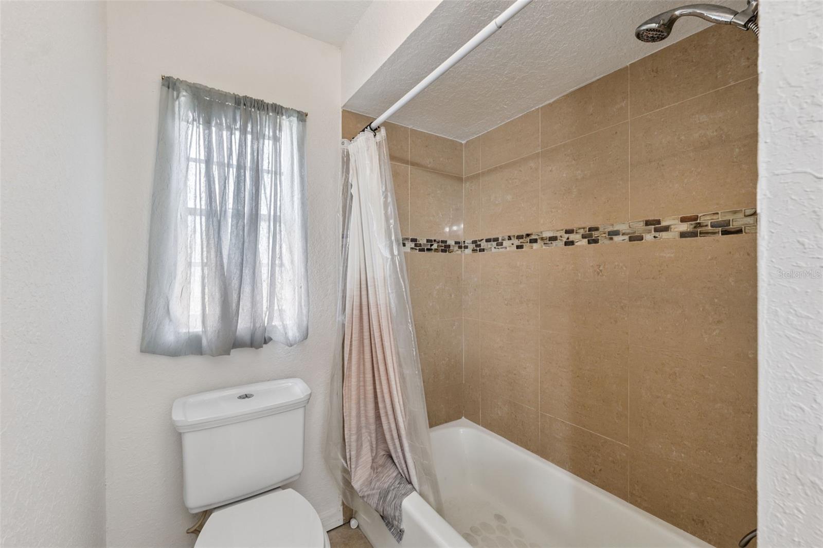 Image 31 of 50 For 410 Larrie Ellen Way