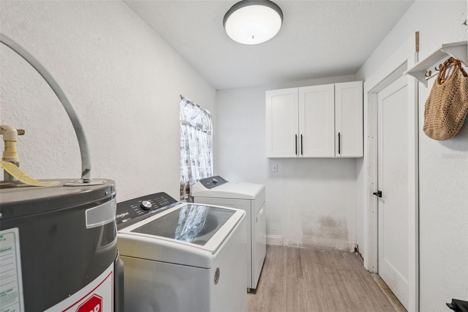 Image 32 of 50 For 410 Larrie Ellen Way