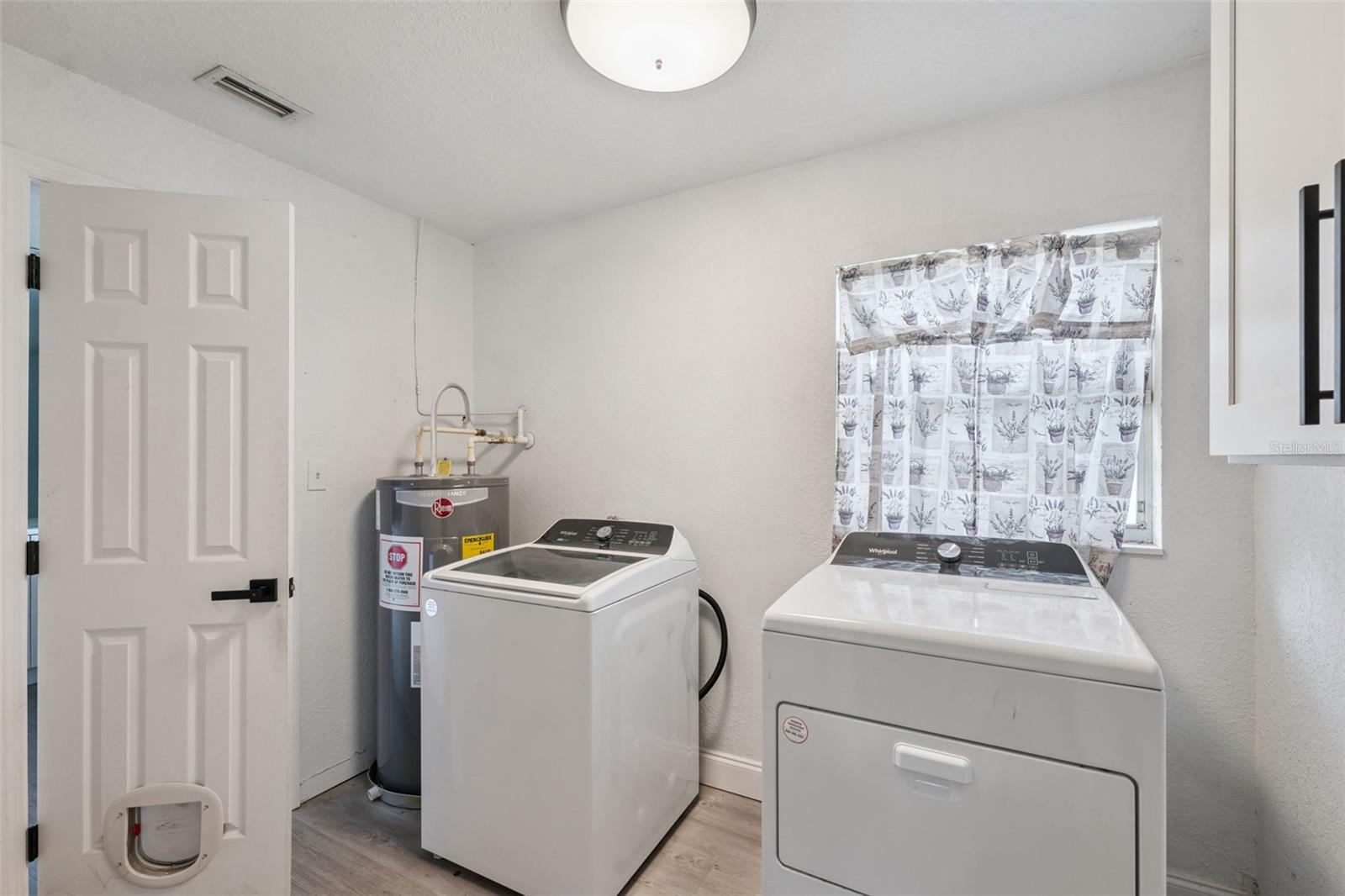 Image 33 of 50 For 410 Larrie Ellen Way