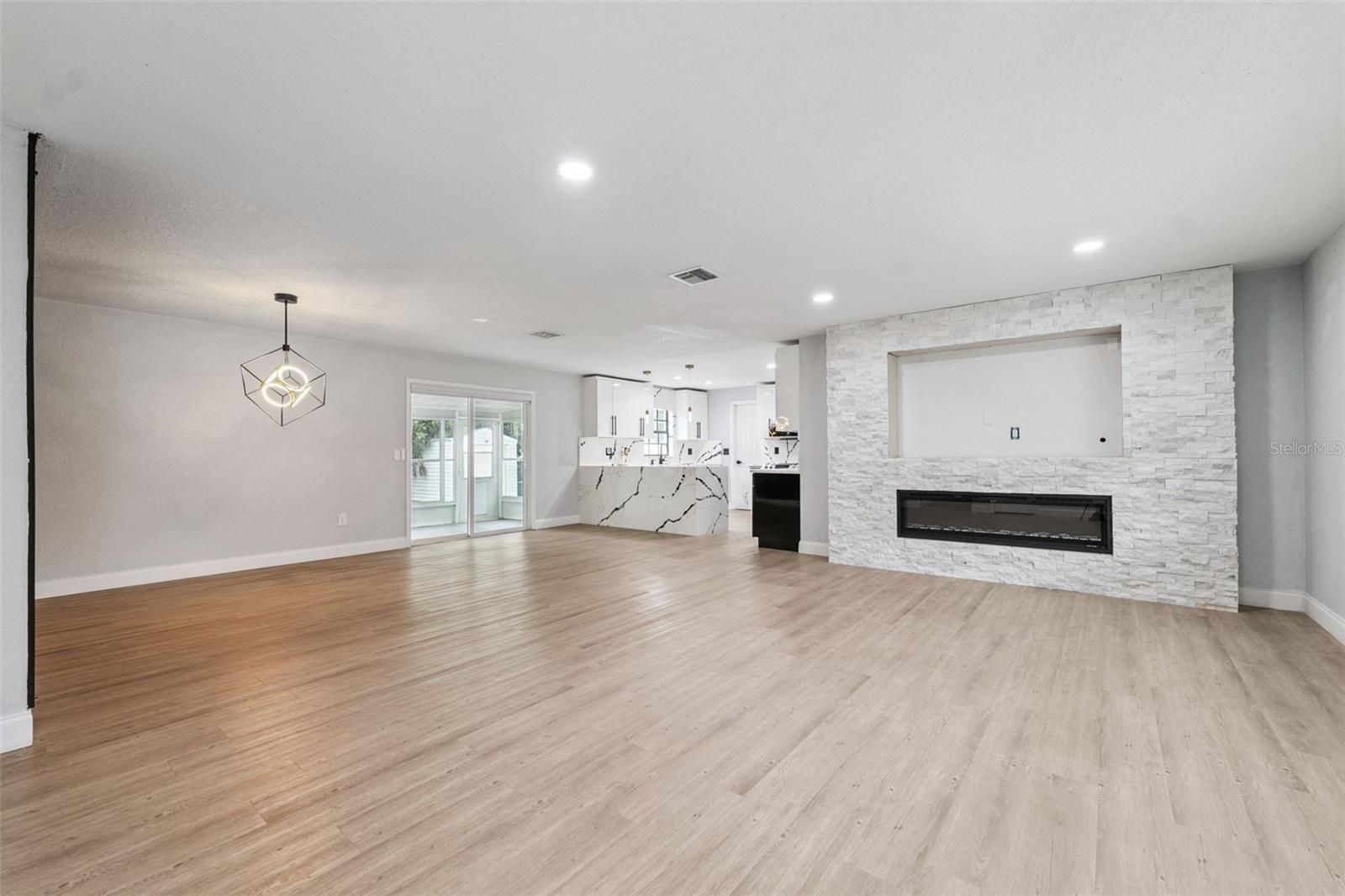 Image 7 of 50 For 410 Larrie Ellen Way