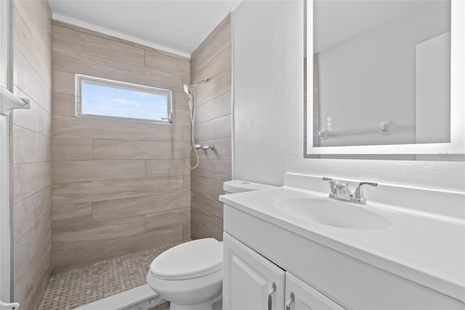 Image 16 of 30 For 1000 49th Street N 214