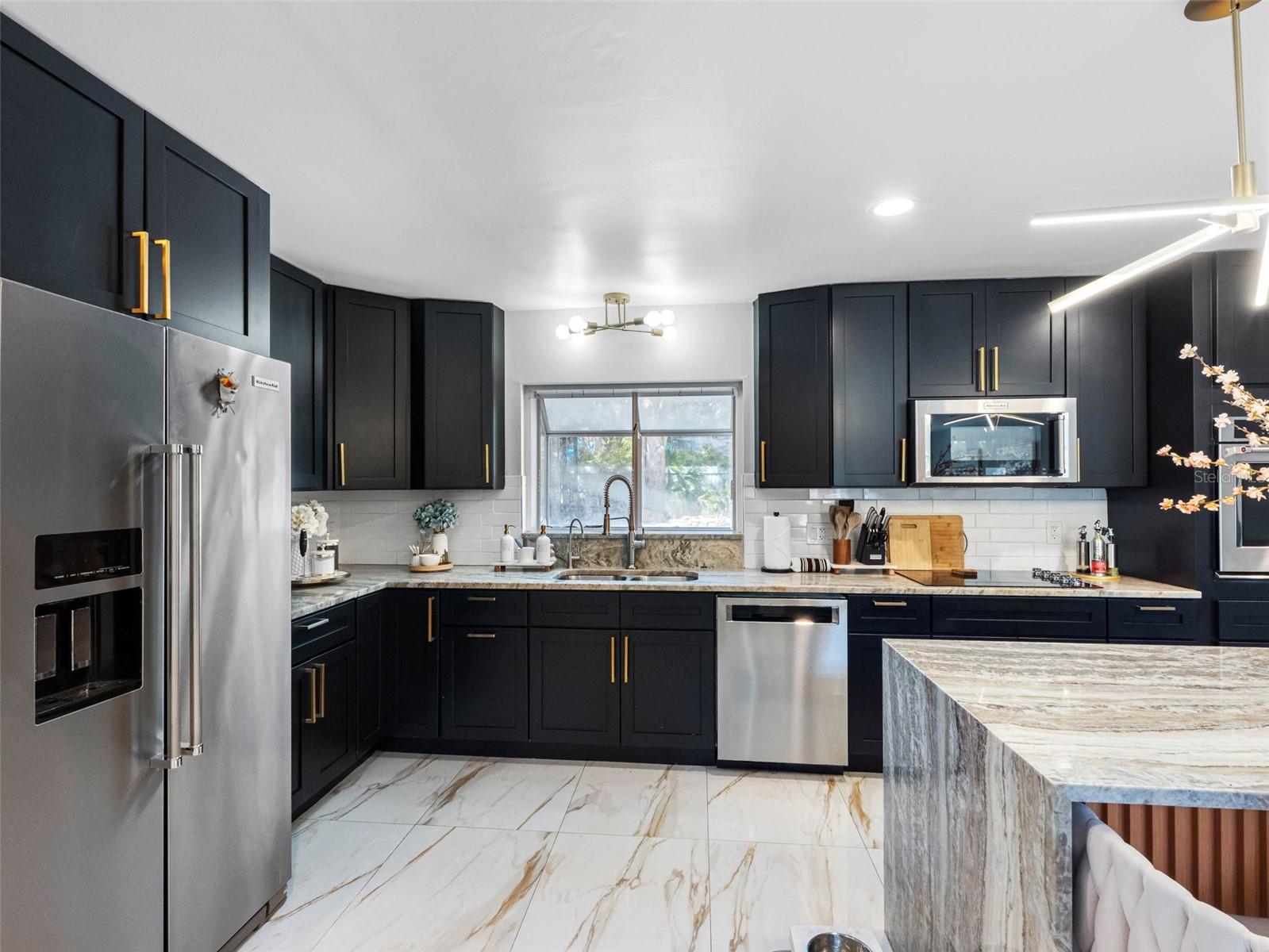 Image 16 of 82 For 4916 Bay Way Drive
