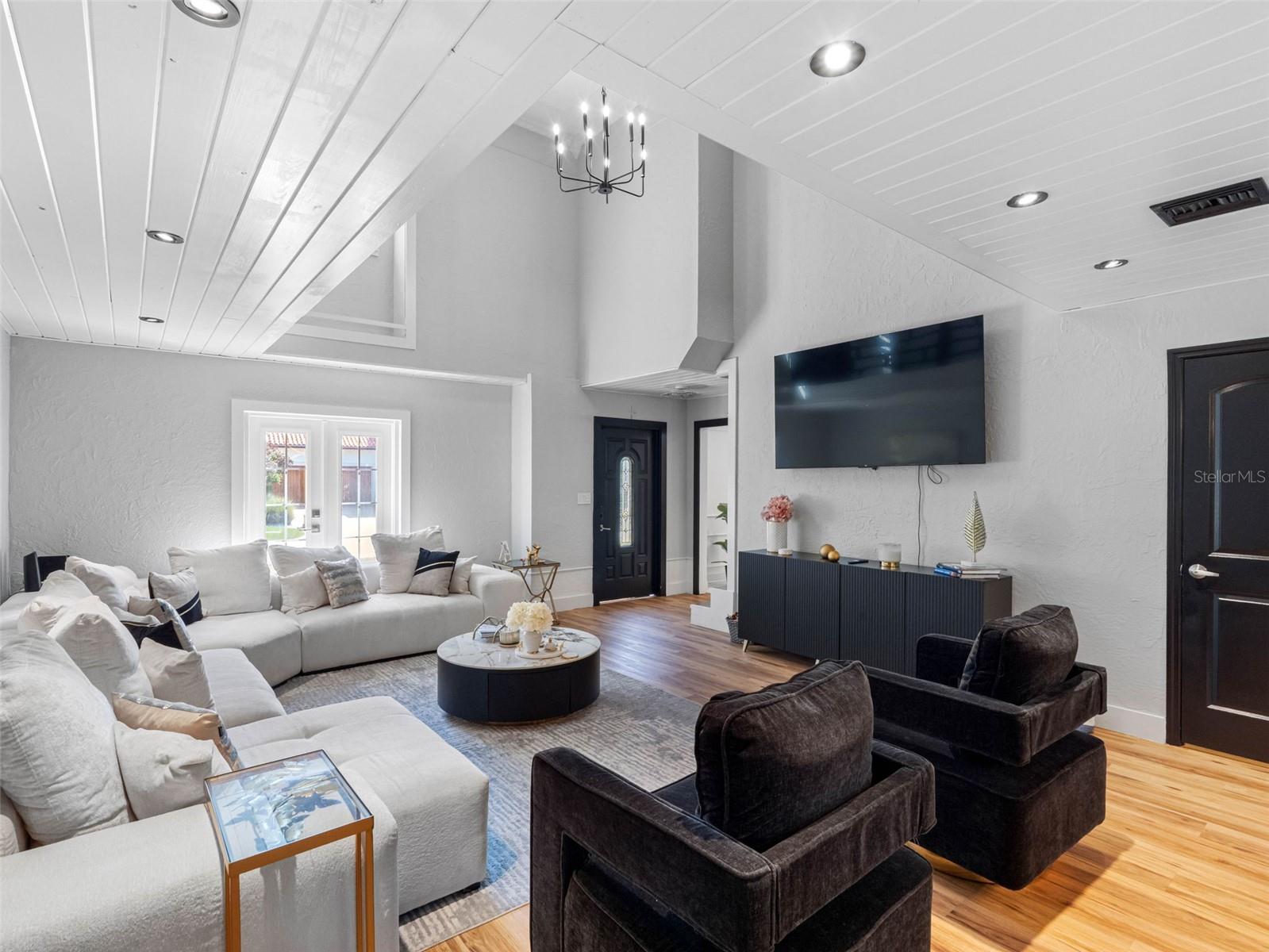 Image 7 of 82 For 4916 Bay Way Drive