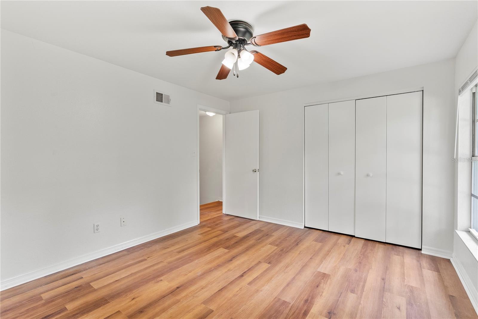 Image 14 of 29 For 13548 Embassy Park Court 26