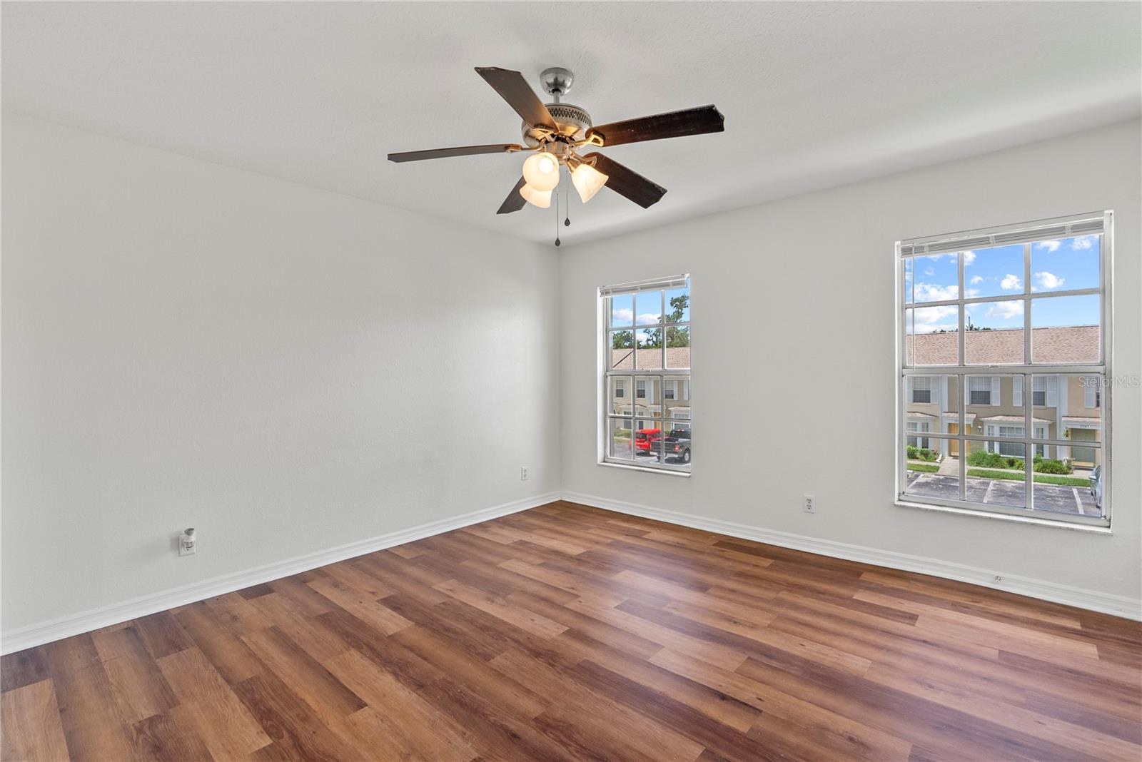Image 17 of 29 For 13548 Embassy Park Court 26