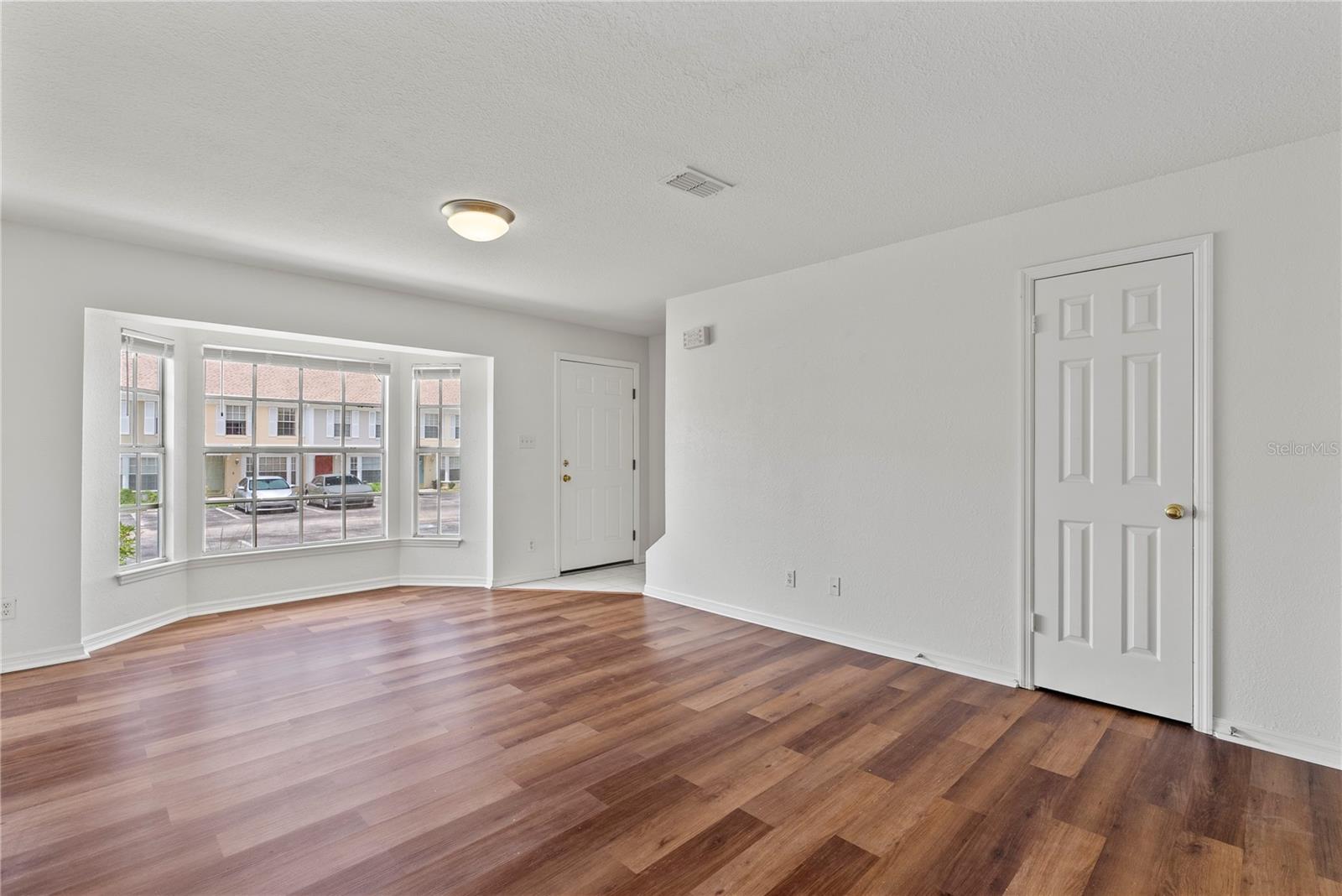 Image 5 of 29 For 13548 Embassy Park Court 26