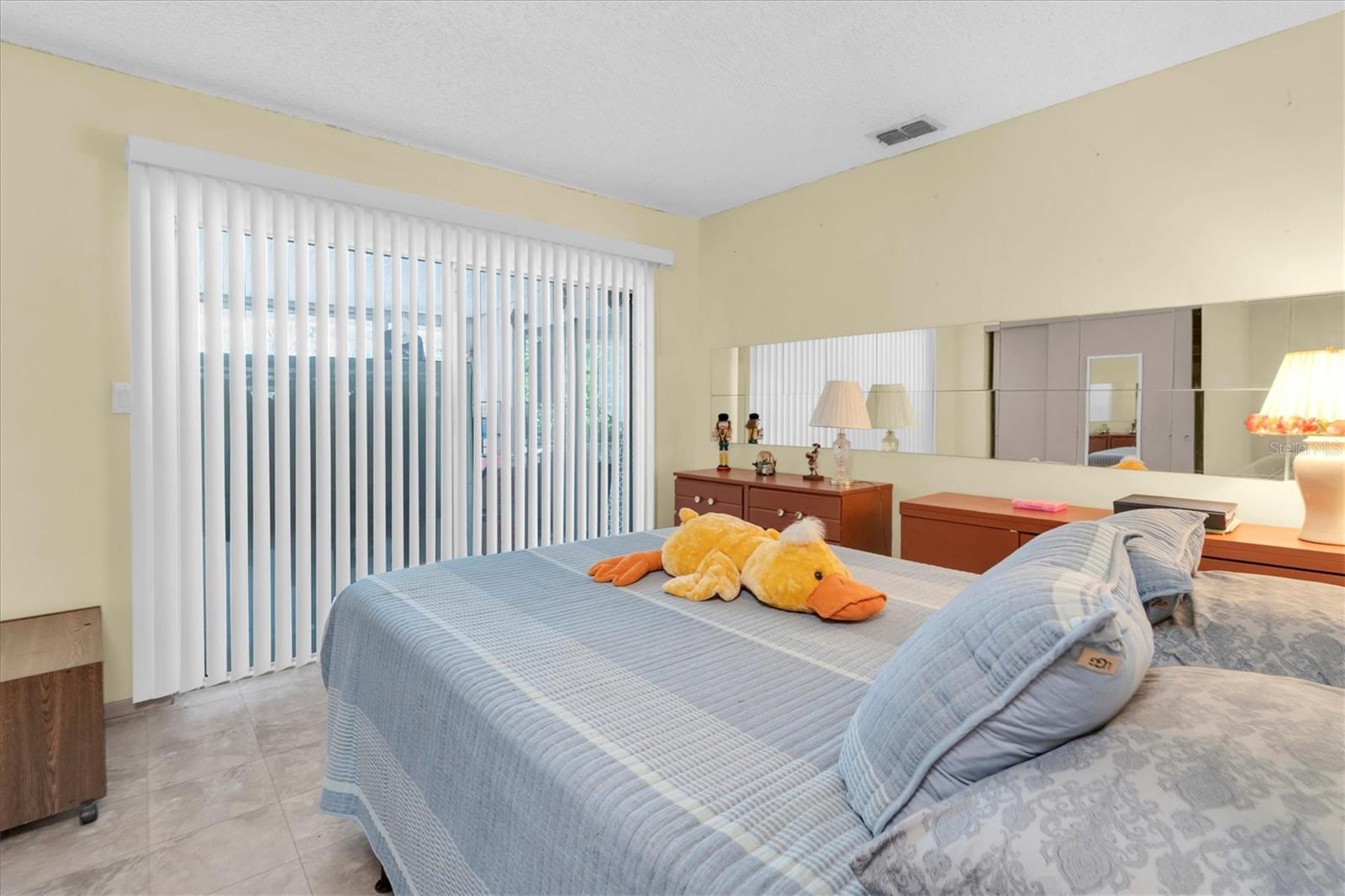 Image 17 of 33 For 3539 15th Avenue N