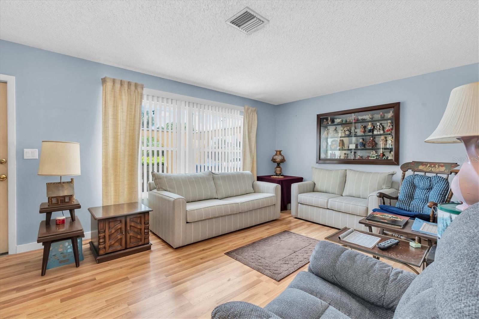 Image 3 of 33 For 3539 15th Avenue N