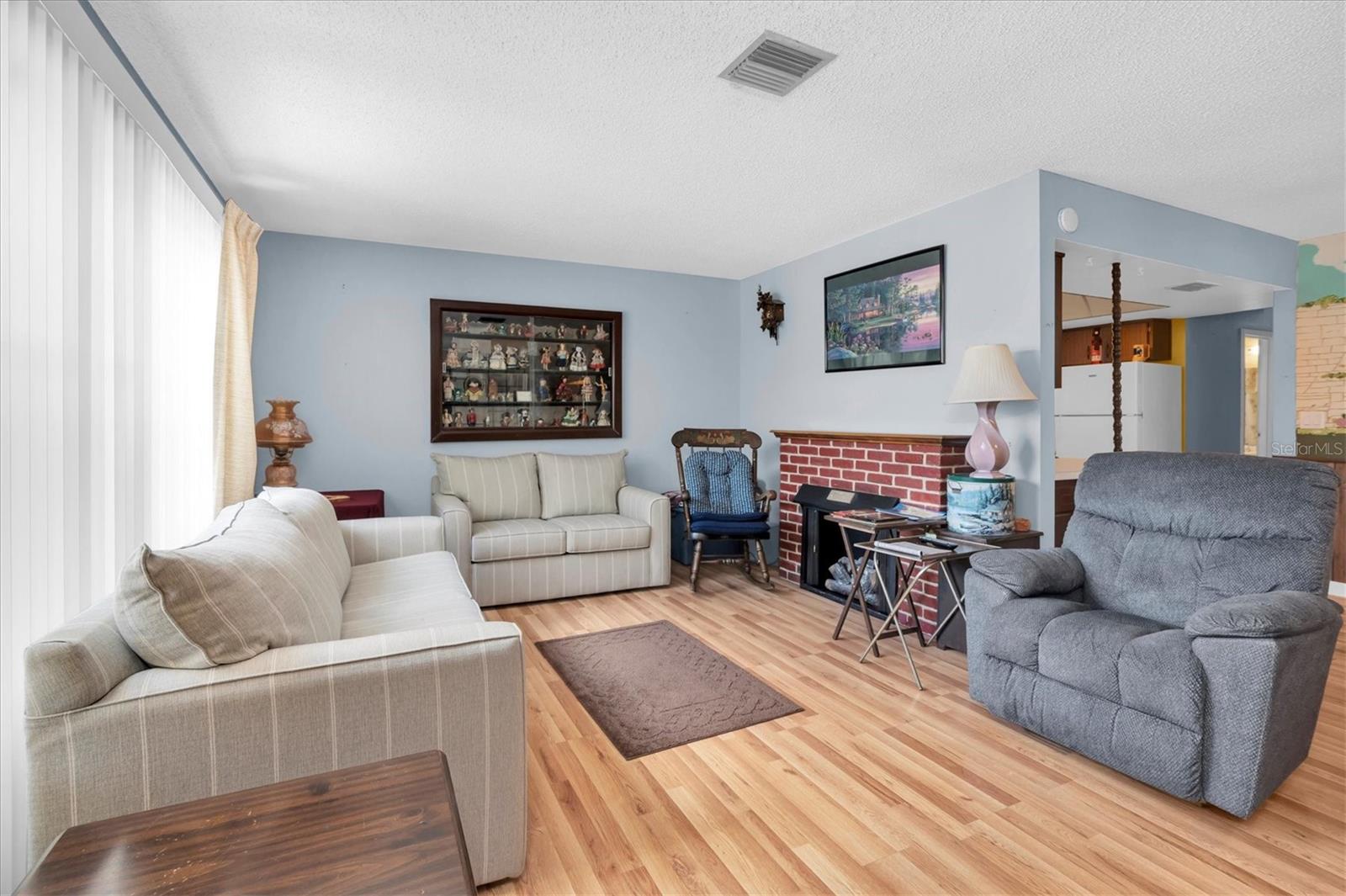 Image 4 of 33 For 3539 15th Avenue N