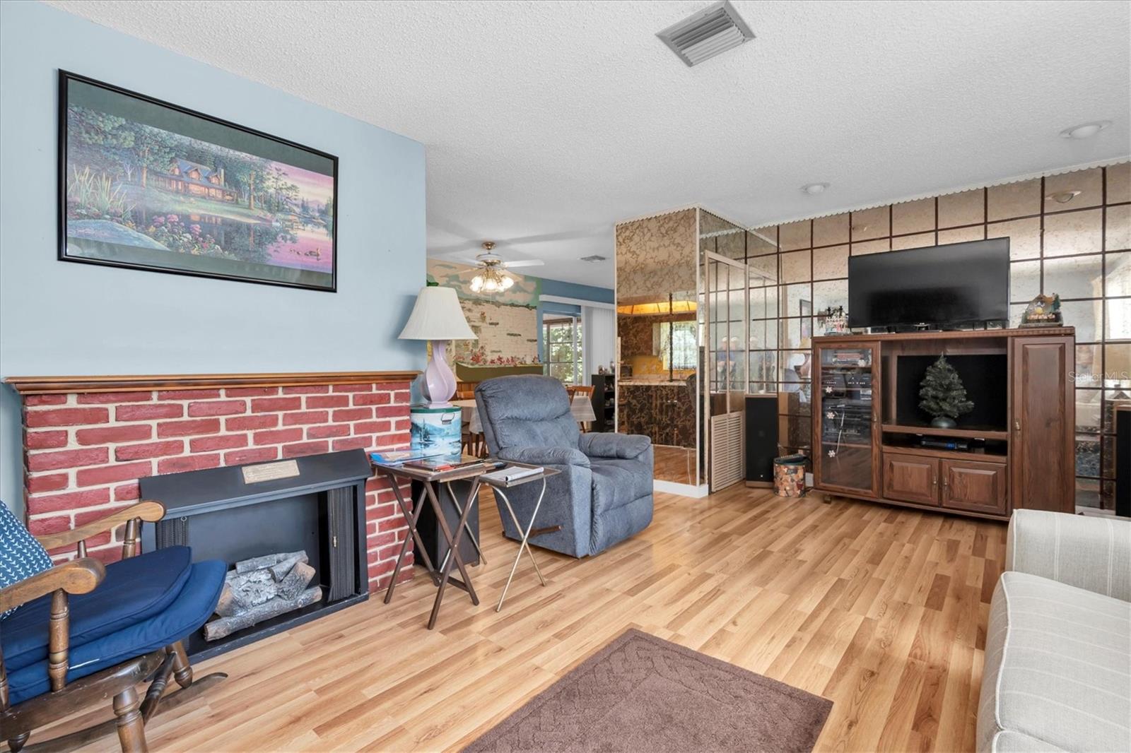 Image 5 of 33 For 3539 15th Avenue N