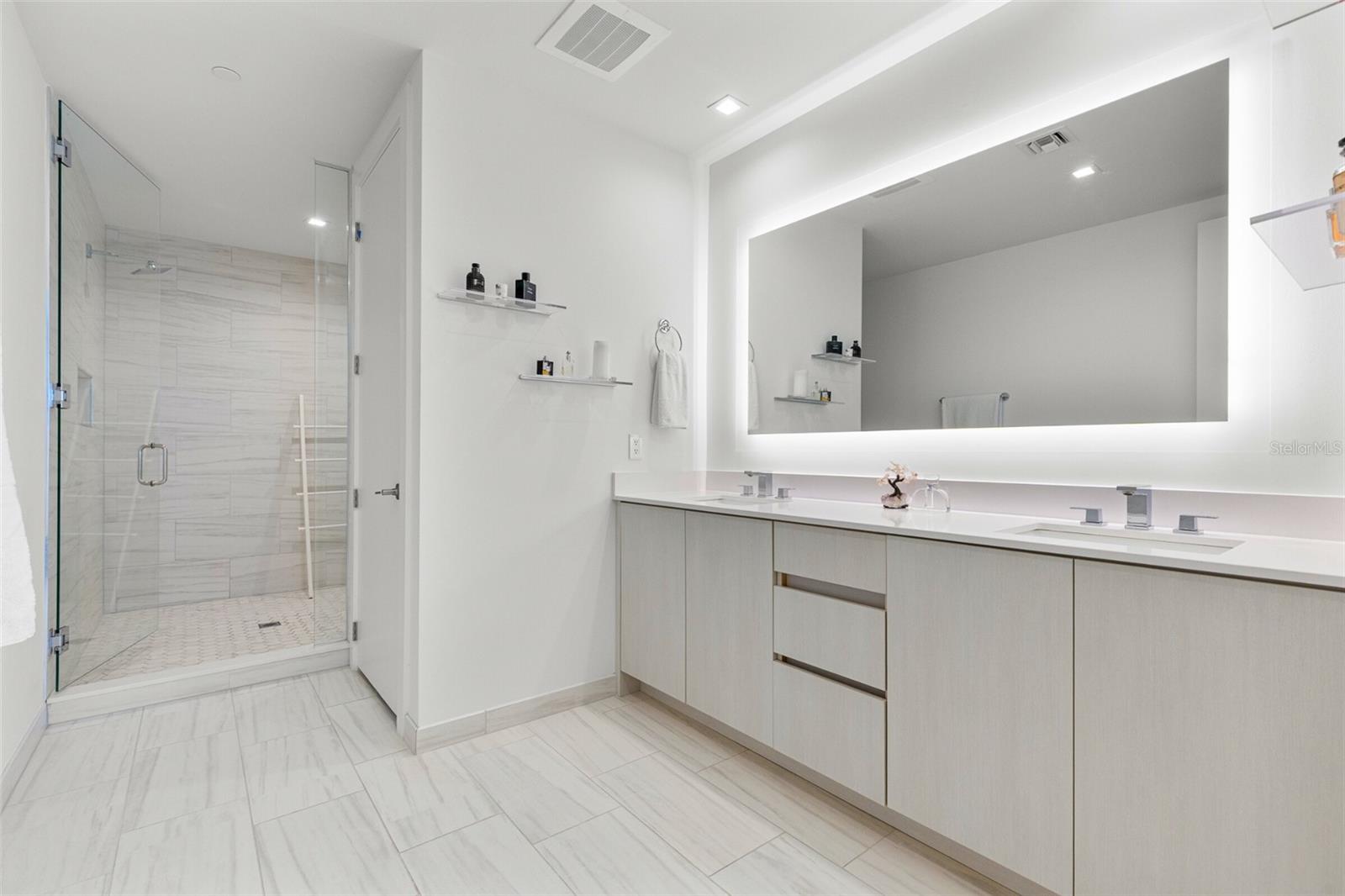 Image 33 of 58 For 5120 Marina Way 9907