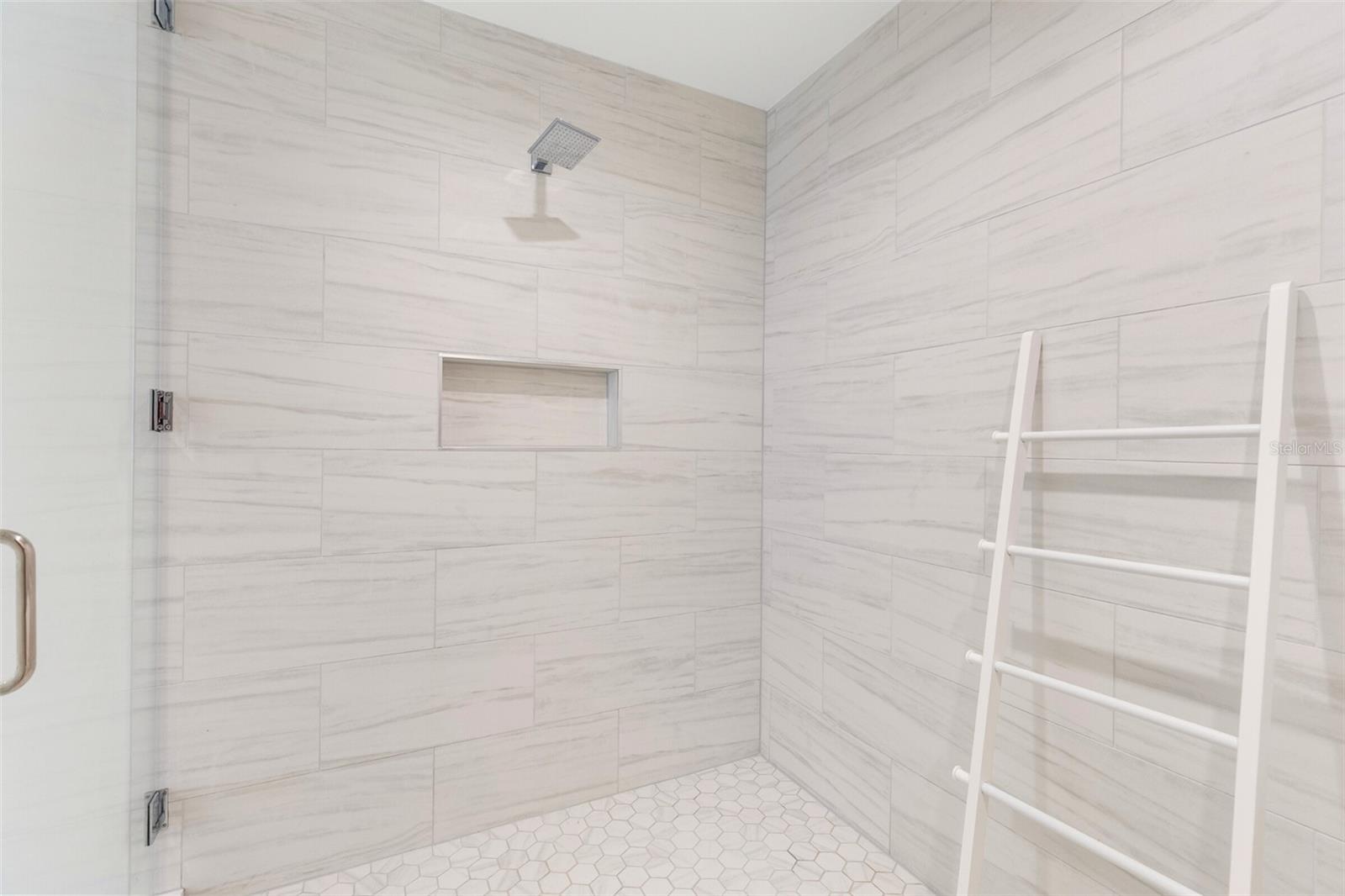 Image 34 of 58 For 5120 Marina Way 9907