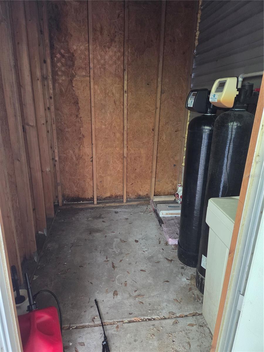 Image 17 of 41 For 9129 Wood Terrace Drive