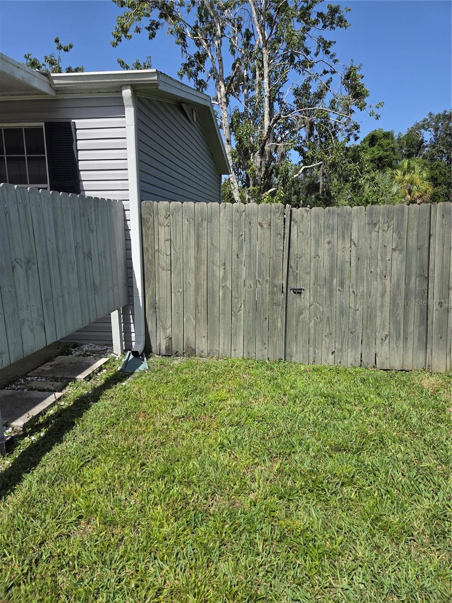 Image 22 of 41 For 9129 Wood Terrace Drive