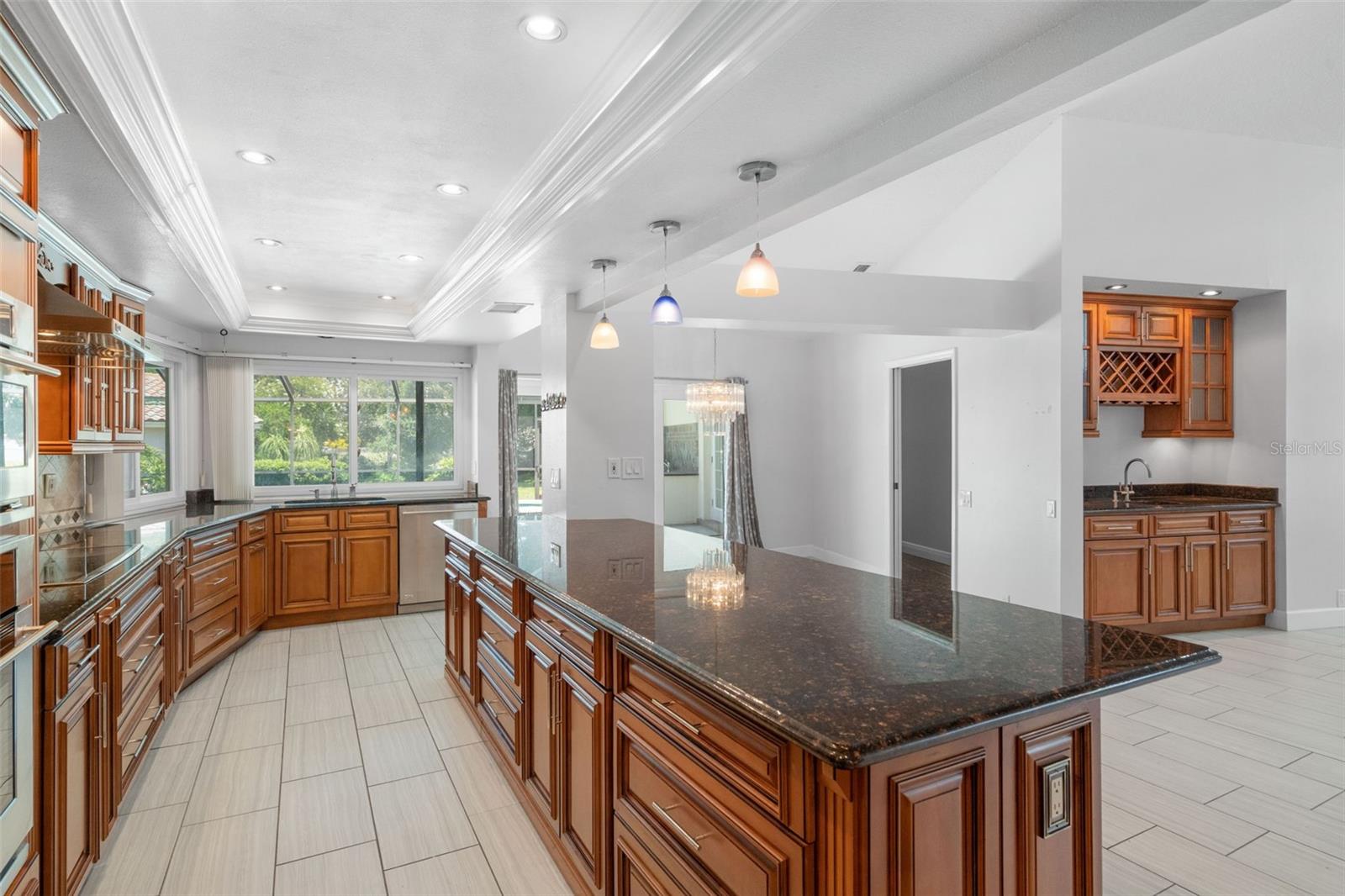 Image 13 of 45 For 167 Woodcreek Drive W