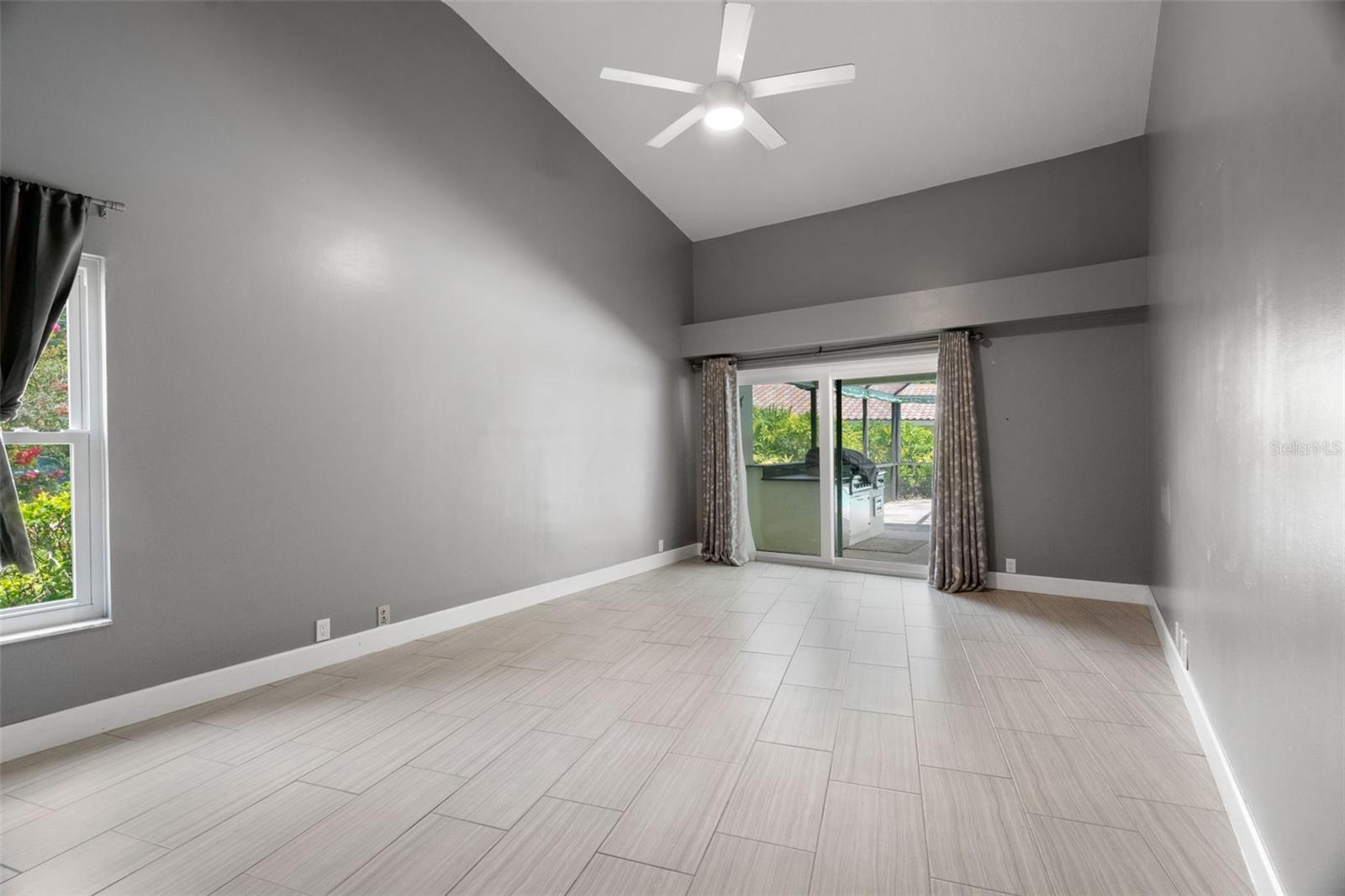 Image 19 of 45 For 167 Woodcreek Drive W